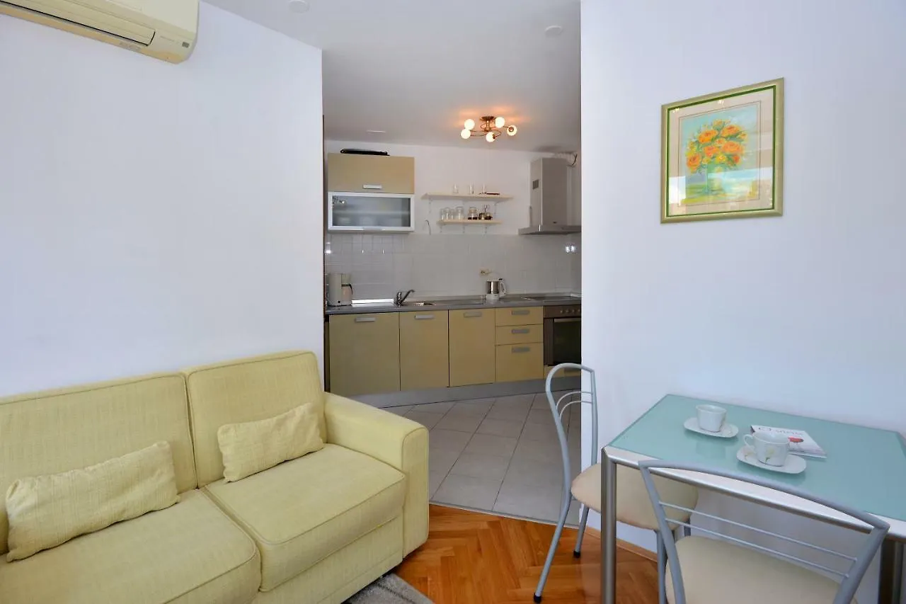 Dani'S Apartment Split